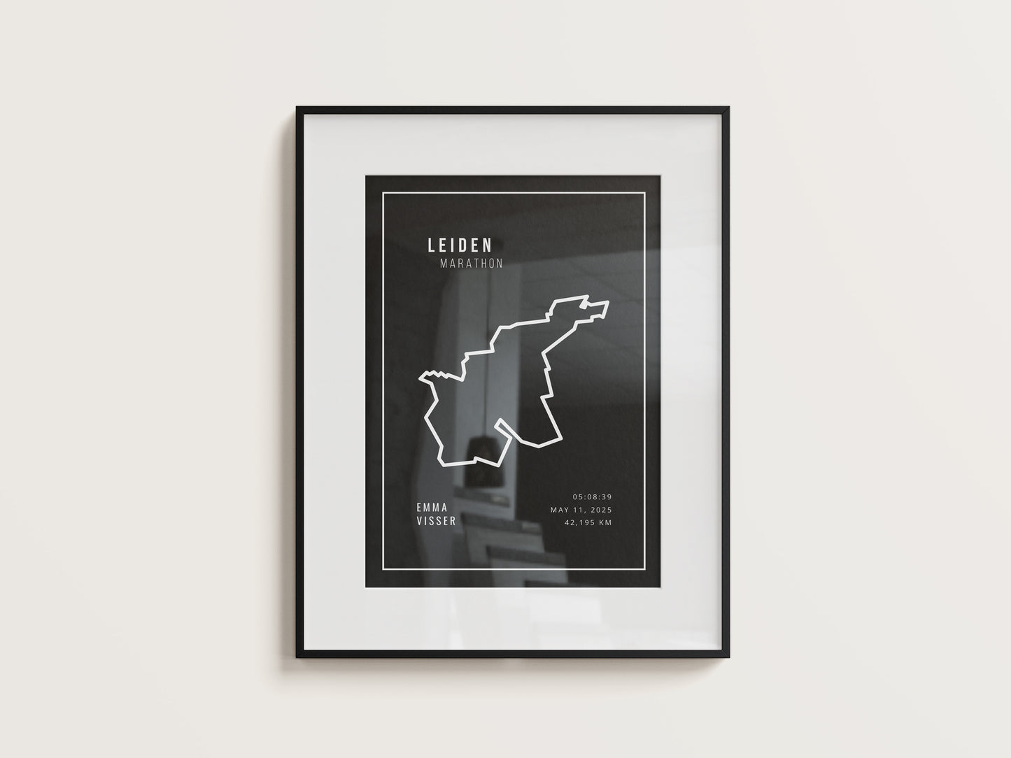 Leiden Marathon 2025 | Minimalistic Black